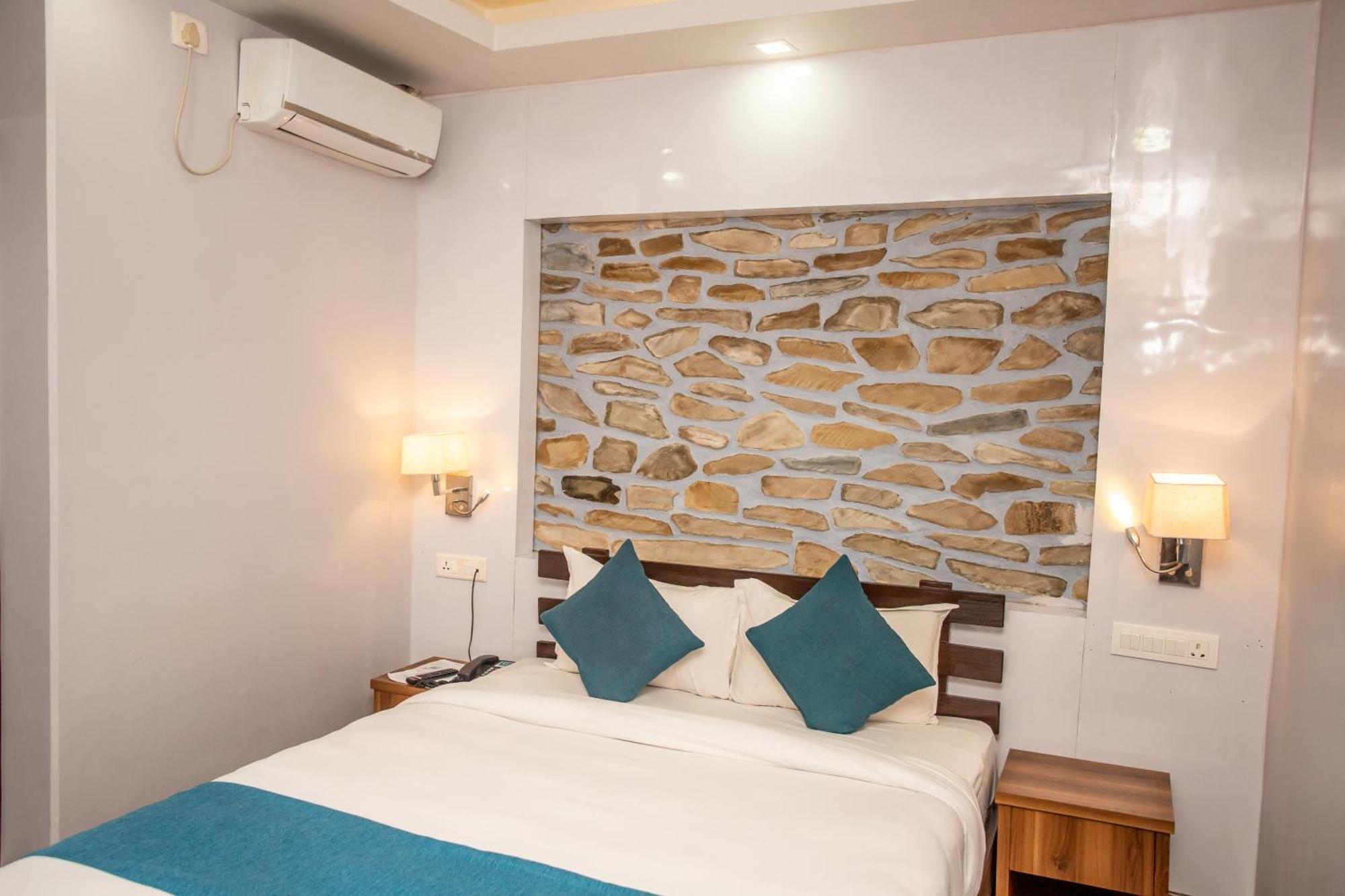 จอตารี บูทิก โฮเทล Hotel โพคารา ภายนอก รูปภาพ